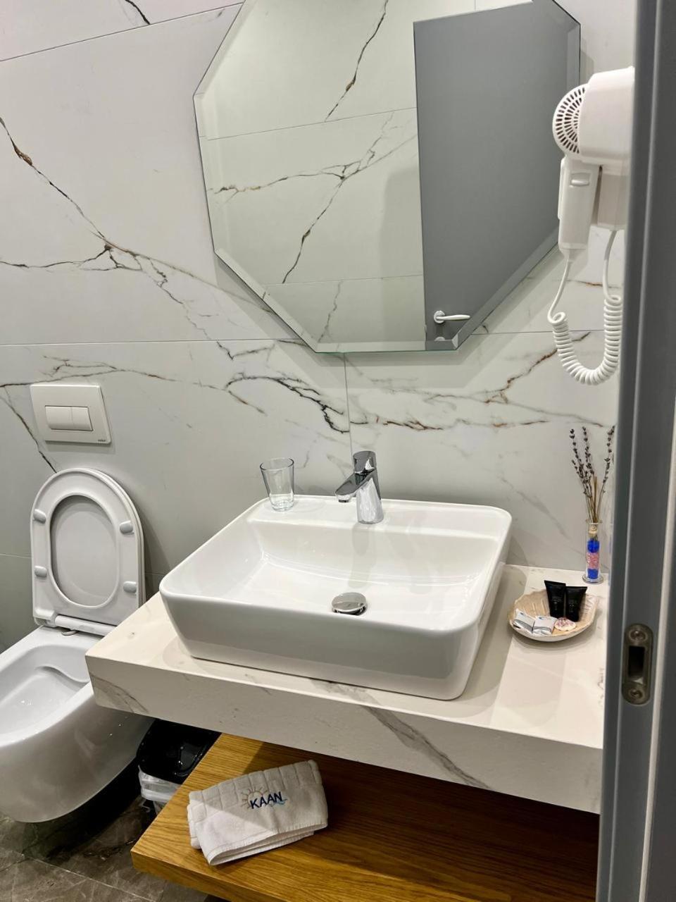 Kaan Hotel Radhime Luaran gambar